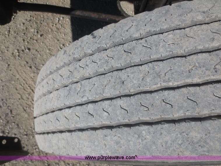 image for item F8142 1998 International 9100 semi truck