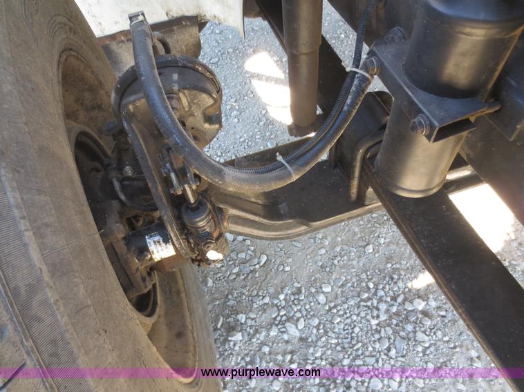 image for item F8142 1998 International 9100 semi truck