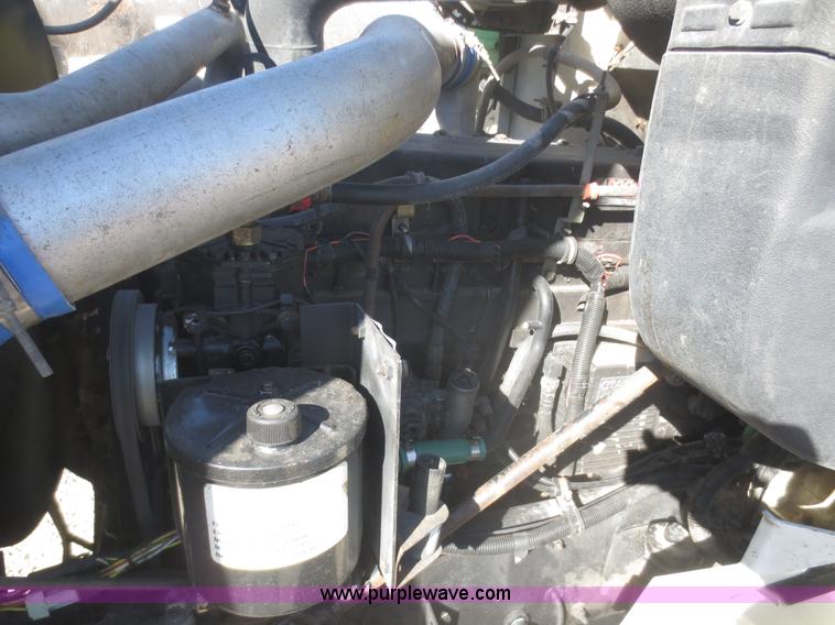 image for item F8142 1998 International 9100 semi truck