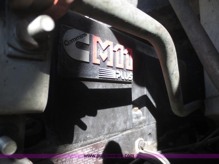 image for item F8142 1998 International 9100 semi truck