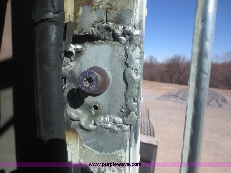 image for item F8142 1998 International 9100 semi truck