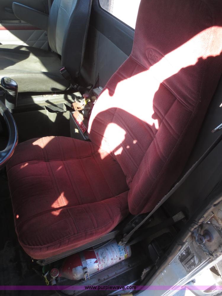 image for item F8142 1998 International 9100 semi truck