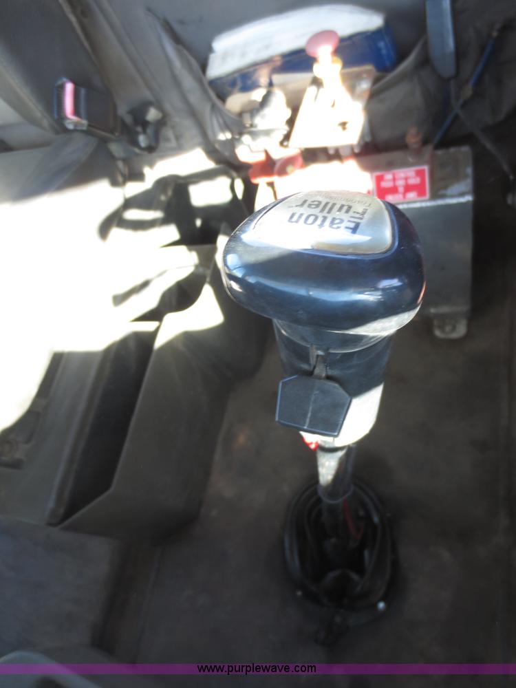 image for item F8142 1998 International 9100 semi truck