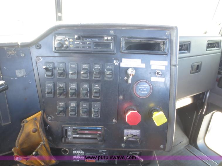 image for item F8142 1998 International 9100 semi truck