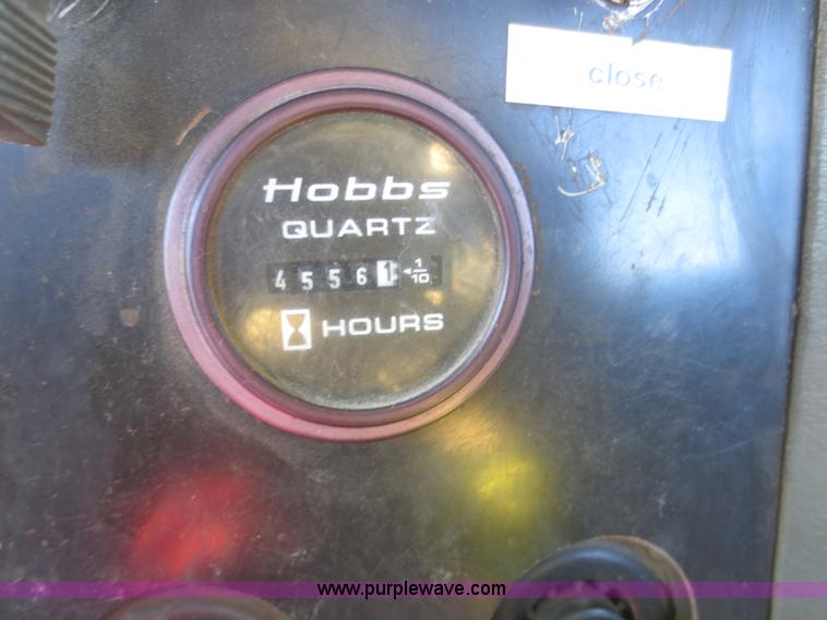 image for item F8142 1998 International 9100 semi truck