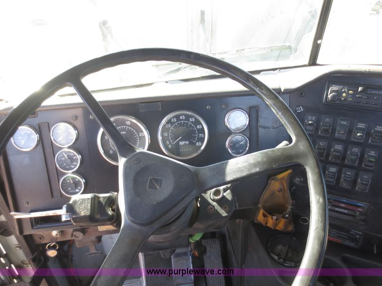 image for item F8142 1998 International 9100 semi truck