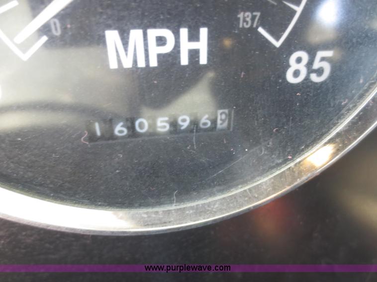 image for item F8142 1998 International 9100 semi truck