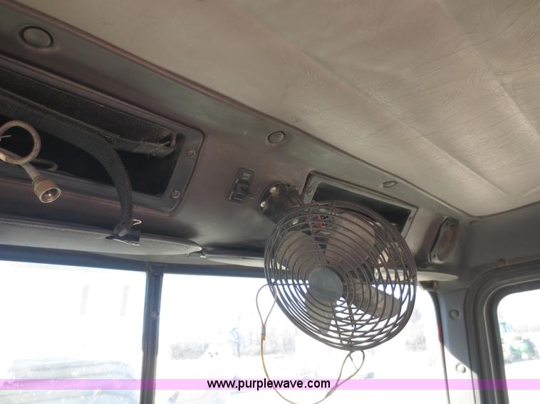 image for item F8142 1998 International 9100 semi truck