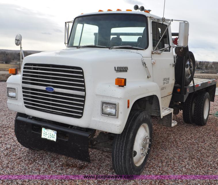 image for item G6371 1987 Ford LN8000 flatbed truck