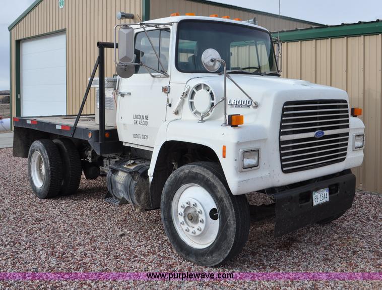image for item G6371 1987 Ford LN8000 flatbed truck