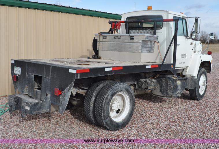 image for item G6371 1987 Ford LN8000 flatbed truck