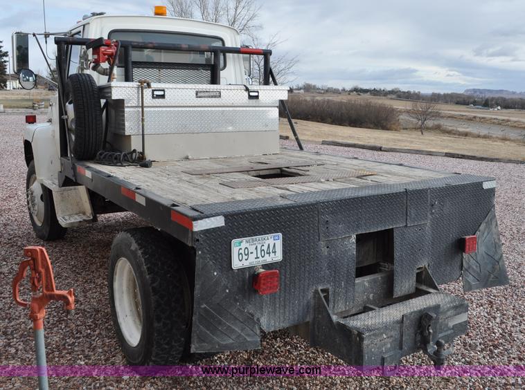 image for item G6371 1987 Ford LN8000 flatbed truck