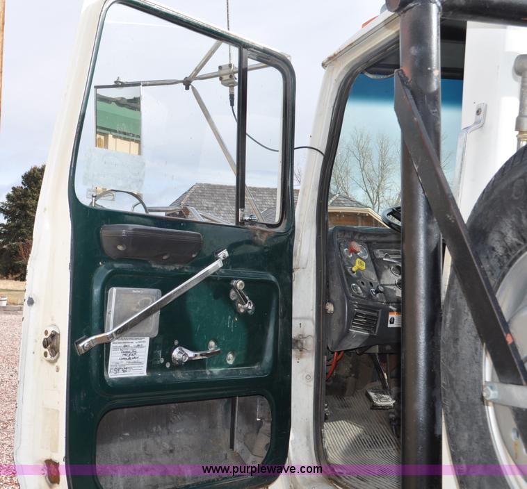 image for item G6371 1987 Ford LN8000 flatbed truck