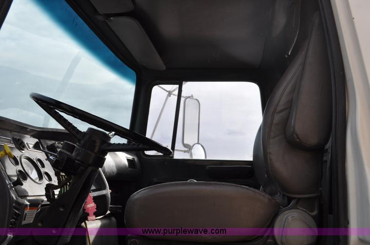 image for item G6371 1987 Ford LN8000 flatbed truck