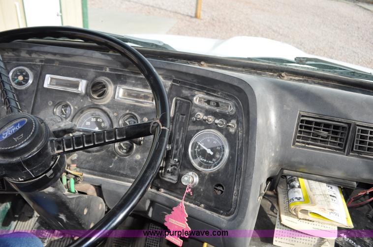 image for item G6371 1987 Ford LN8000 flatbed truck