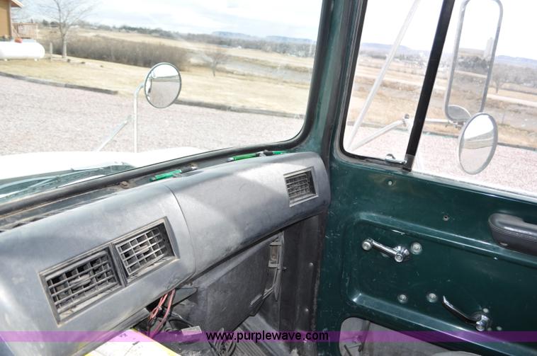 image for item G6371 1987 Ford LN8000 flatbed truck