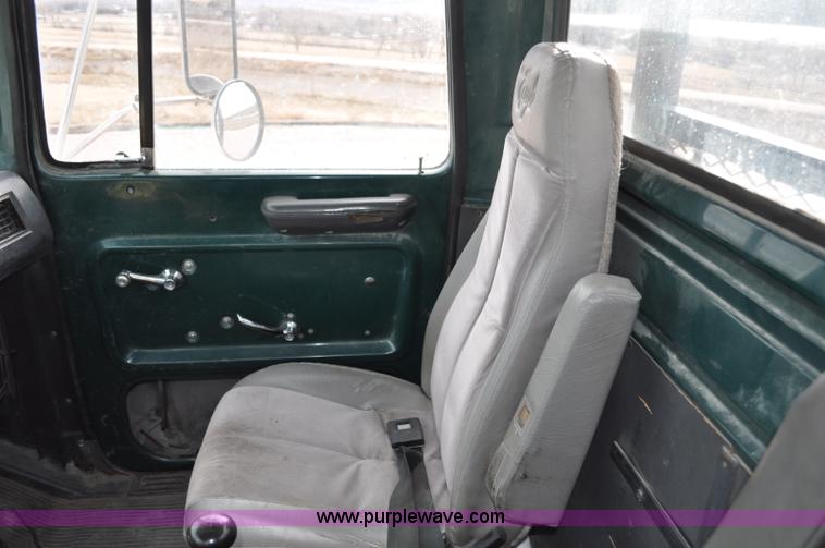 image for item G6371 1987 Ford LN8000 flatbed truck