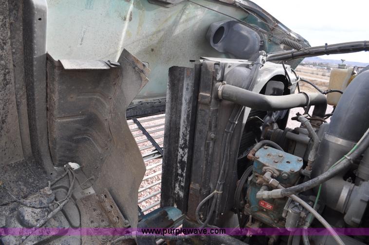 image for item G6371 1987 Ford LN8000 flatbed truck