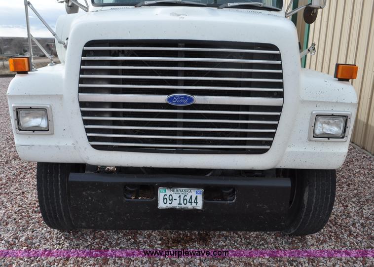 image for item G6371 1987 Ford LN8000 flatbed truck