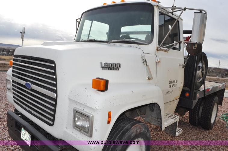 image for item G6371 1987 Ford LN8000 flatbed truck