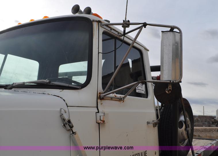 image for item G6371 1987 Ford LN8000 flatbed truck