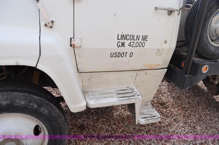 image for item G6371 1987 Ford LN8000 flatbed truck