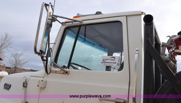 image for item G6371 1987 Ford LN8000 flatbed truck