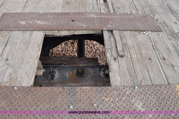 image for item G6371 1987 Ford LN8000 flatbed truck