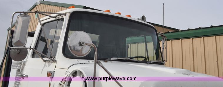 image for item G6371 1987 Ford LN8000 flatbed truck