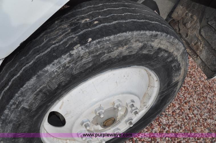 image for item G6371 1987 Ford LN8000 flatbed truck