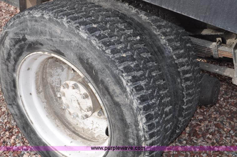 image for item G6371 1987 Ford LN8000 flatbed truck