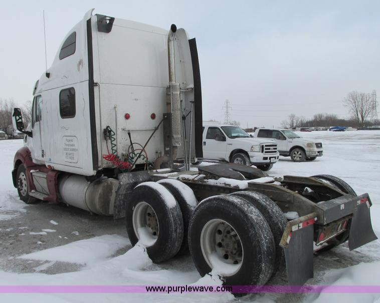 image for item G9177 2001 Peterbilt 387 semi truck