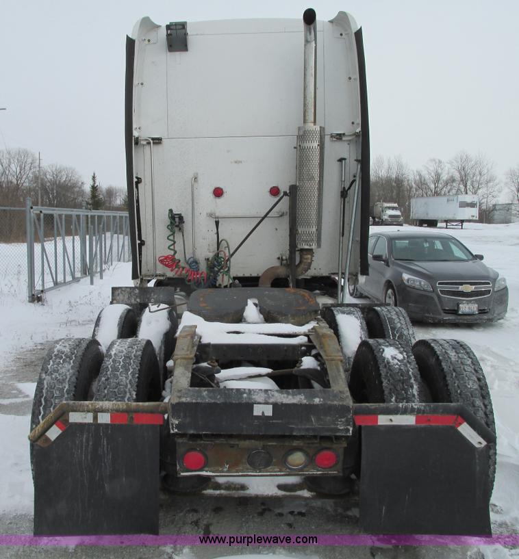 image for item G9177 2001 Peterbilt 387 semi truck