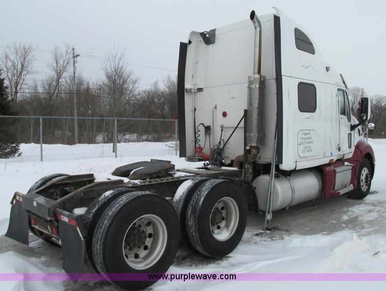 image for item G9177 2001 Peterbilt 387 semi truck