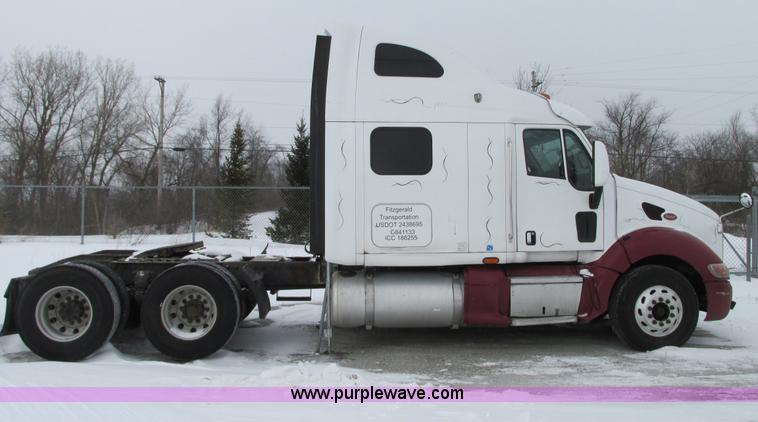 image for item G9177 2001 Peterbilt 387 semi truck