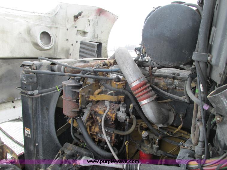 image for item G9177 2001 Peterbilt 387 semi truck