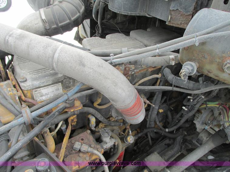 image for item G9177 2001 Peterbilt 387 semi truck