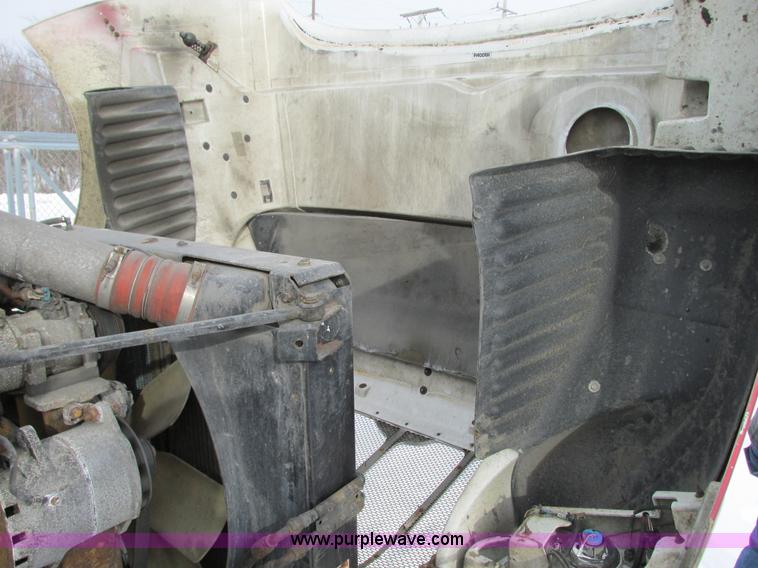 image for item G9177 2001 Peterbilt 387 semi truck