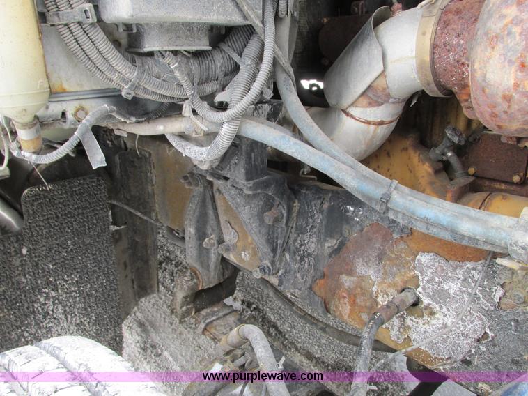 image for item G9177 2001 Peterbilt 387 semi truck