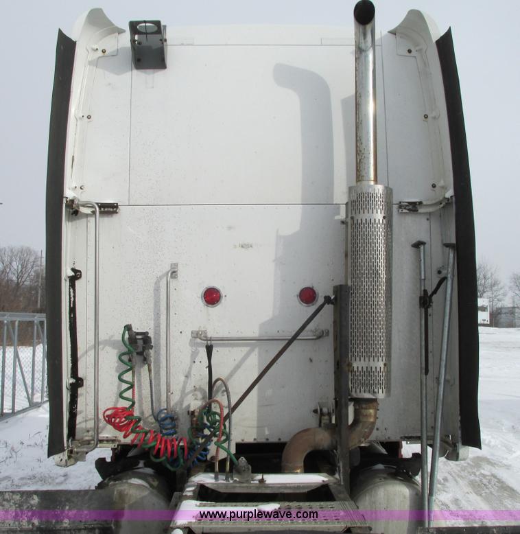 image for item G9177 2001 Peterbilt 387 semi truck