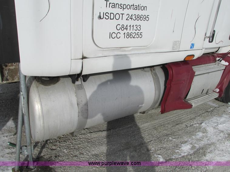 image for item G9177 2001 Peterbilt 387 semi truck