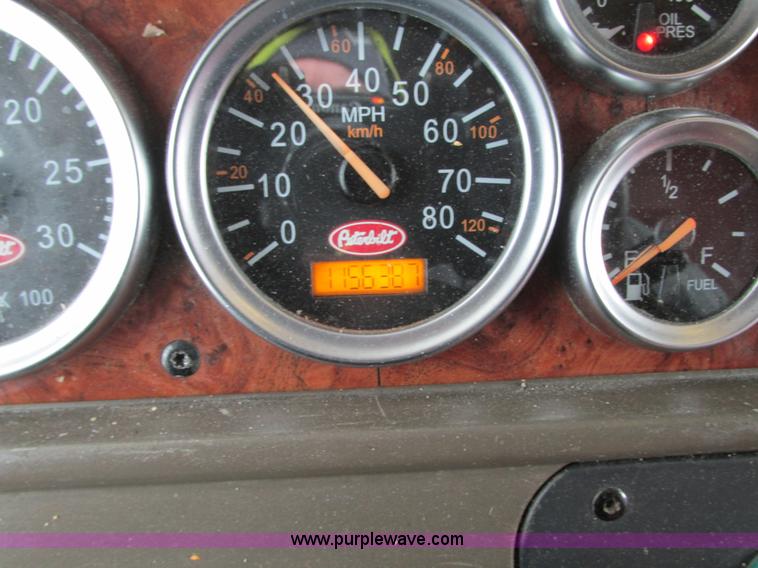 image for item G9177 2001 Peterbilt 387 semi truck