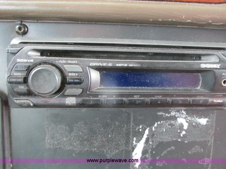 image for item G9177 2001 Peterbilt 387 semi truck