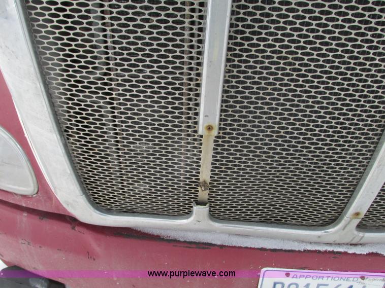 image for item G9177 2001 Peterbilt 387 semi truck