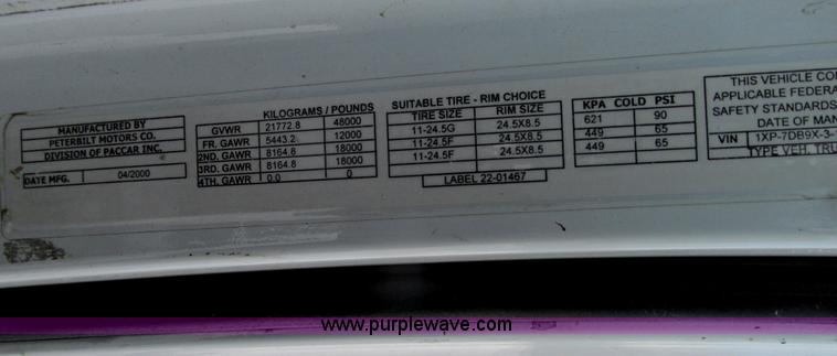 image for item G9177 2001 Peterbilt 387 semi truck