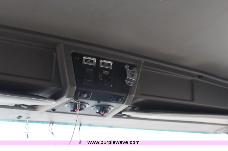 image for item H1390 2005 Kenworth T600 semi truck