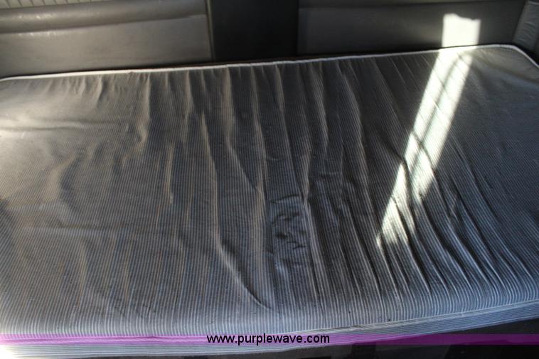 image for item H1390 2005 Kenworth T600 semi truck