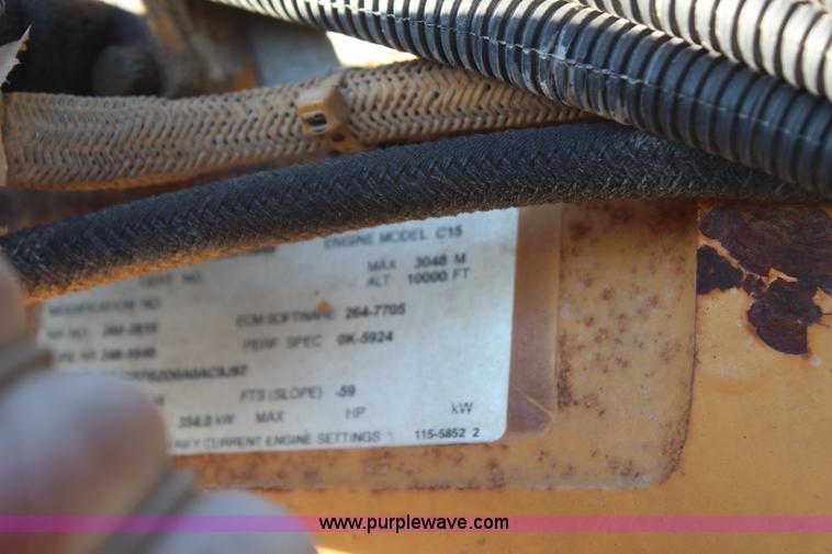 image for item H1390 2005 Kenworth T600 semi truck