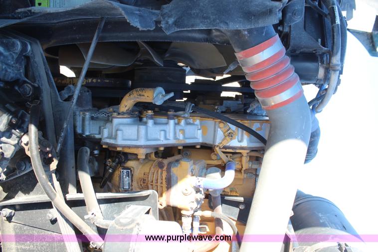 image for item H1390 2005 Kenworth T600 semi truck