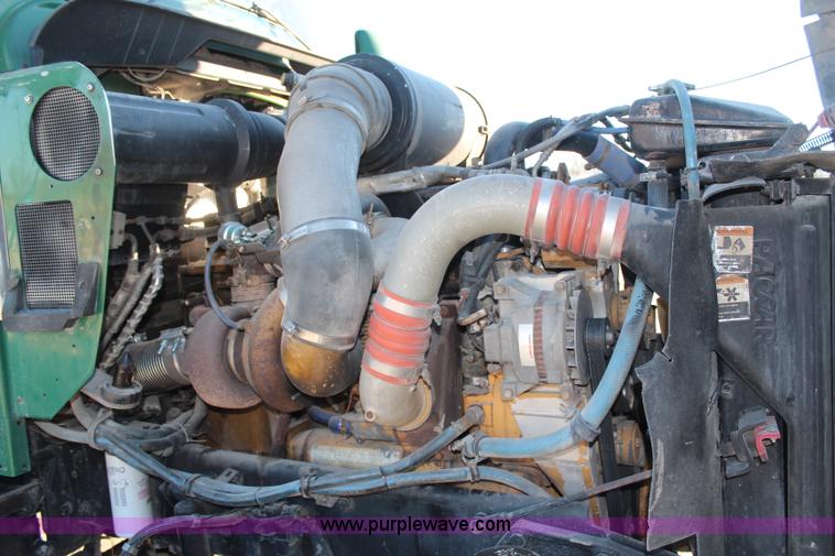 image for item H1390 2005 Kenworth T600 semi truck